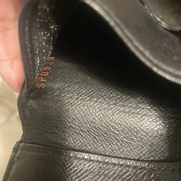 Louis Vuitton Epi black wallet - Picture 3 of 5